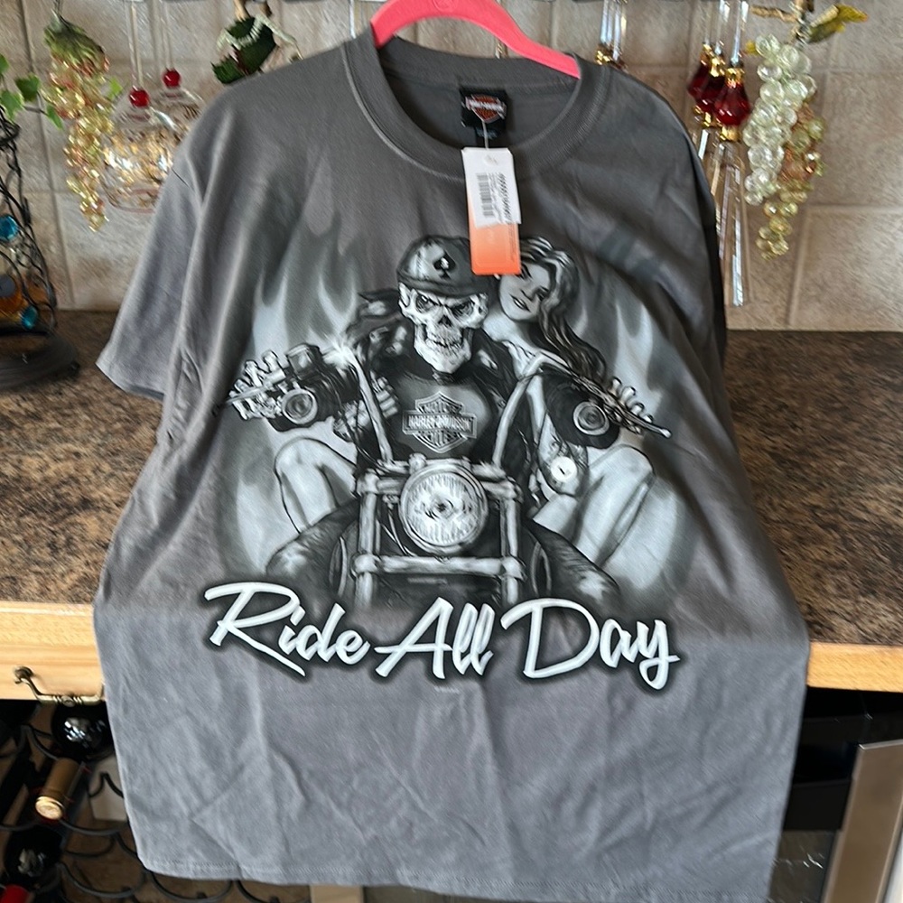 New with tags men’s large Las Vegas, Harley, Davidson Tee
